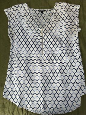 Women’s Express Top, White with Blue Pattern, size Medium